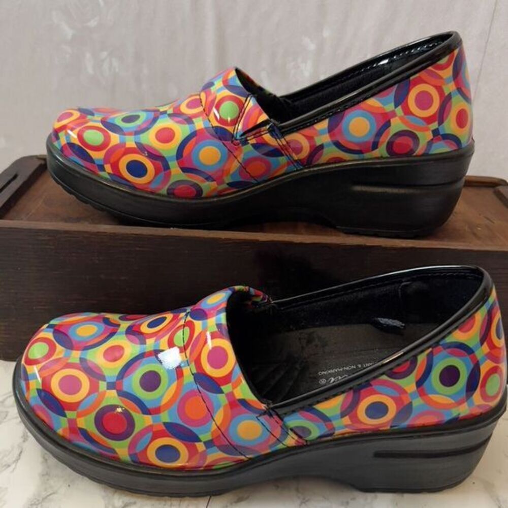 Women's Size 8 Clog Shoe Easy Works by Easy Street Slip Resistant Colorful Nurse